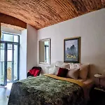 Appartement Romantic And Atypical In Prague's Montmartre Praag