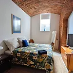 Appartement Romantic And Atypical In Prague's Montmartre Praag