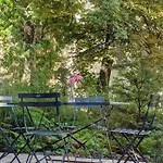 Appartement Romantic And Atypical In Prague's Montmartre Praag