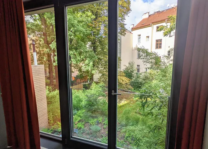 Romantic And Atypical In Prague's Montmartre Lägenhet *