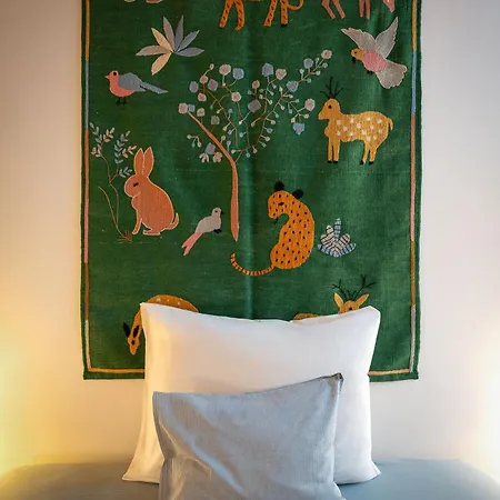 Romantic And Atypical In Prague's Montmartre Apartman *