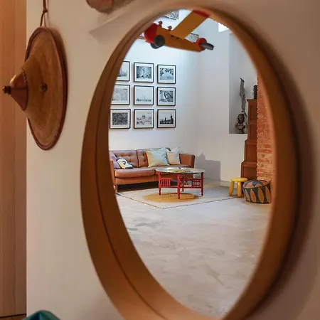 Romantic And Atypical In Prague's Montmartre Apartamento