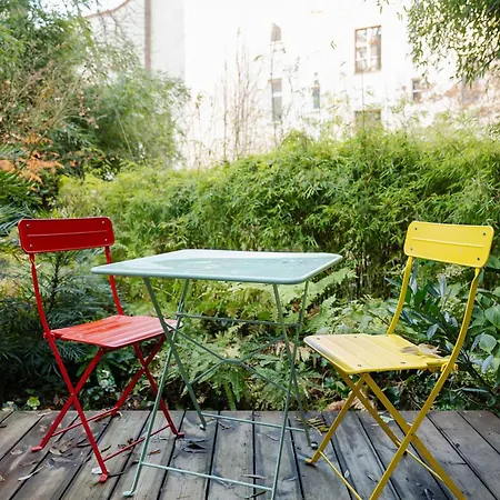 Romantic And Atypical In Prague's Montmartre Prága