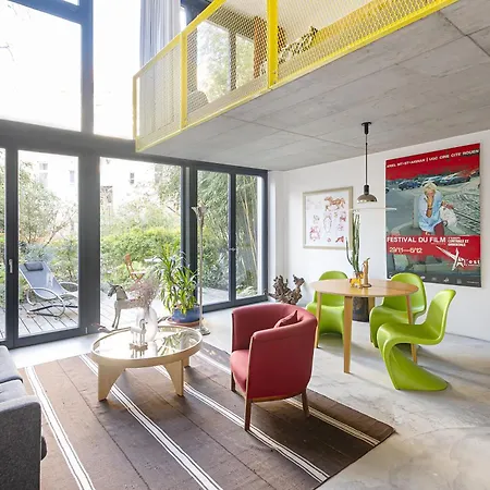 Romantic And Atypical In Prague's Montmartre Apartman *