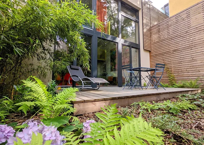 Romantic And Atypical In Prague's Montmartre Daire Prag