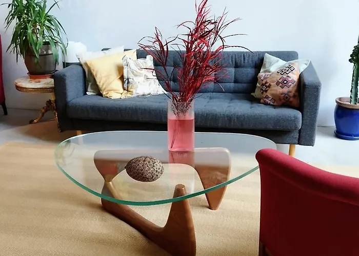 Romantic And Atypical In Prague's Montmartre Daire Prag