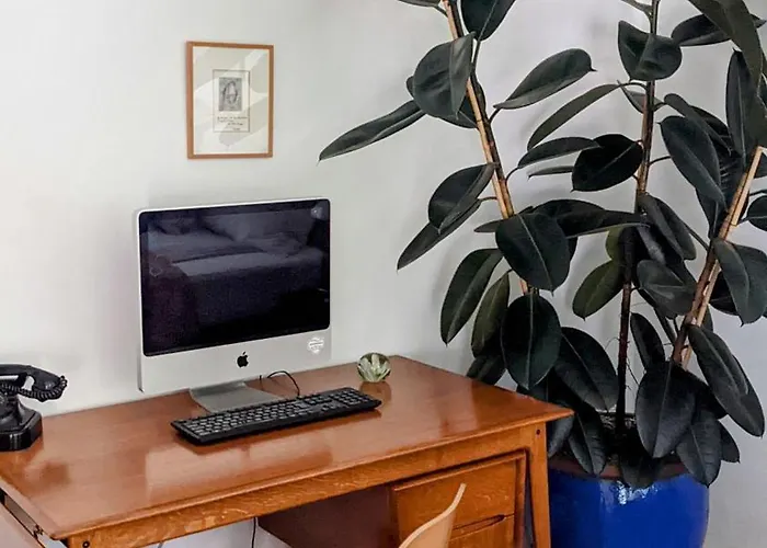 Daire Romantic And Atypical In Prague's Montmartre *