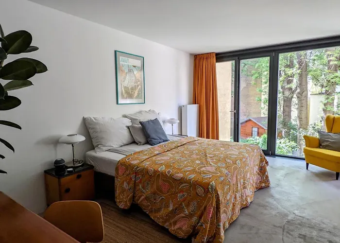 Romantic And Atypical In Prague's Montmartre Daire