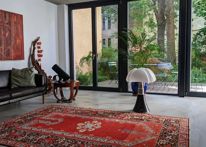 Romantic And Atypical In Prague's Montmartre Prag