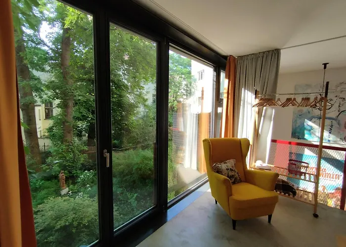 Daire Romantic And Atypical In Prague's Montmartre