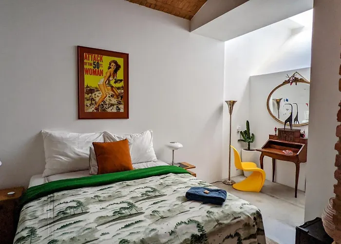 Romantic And Atypical In Prague's Montmartre * Prag