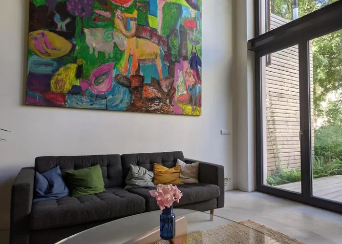 Romantic And Atypical In Prague's Montmartre Daire