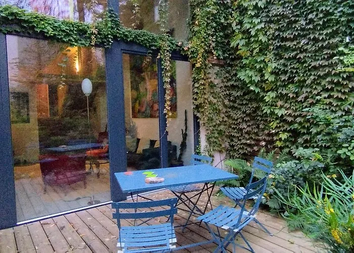 Romantic And Atypical In Prague's Montmartre Prag