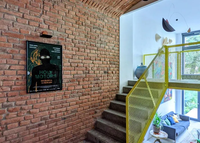 Romantic And Atypical In Prague's Montmartre Daire Prag