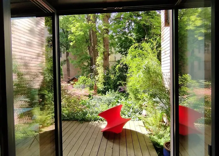 Romantic And Atypical In Prague's Montmartre Prag