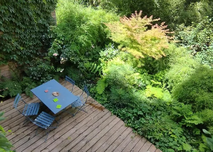 Romantic And Atypical In Prague's Montmartre Daire