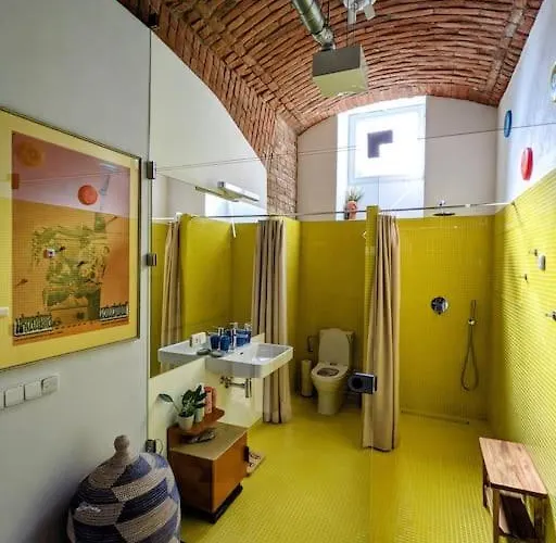 Romantic And Atypical In Prague's Montmartre * Prag