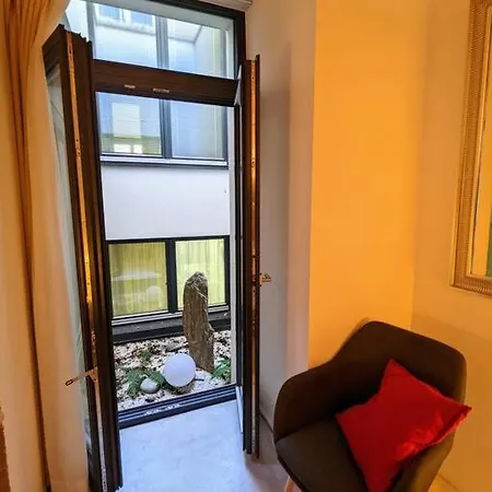 Romantic And Atypical In Prague's Montmartre Praga