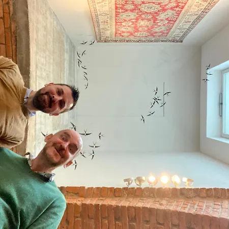 Romantic And Atypical In Prague's Montmartre Apartamento