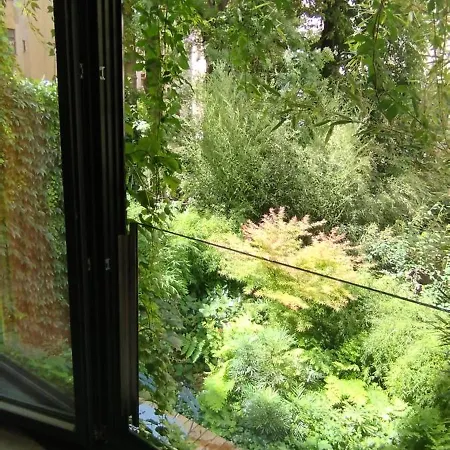 Romantic And Atypical In Prague's Montmartre * Praga