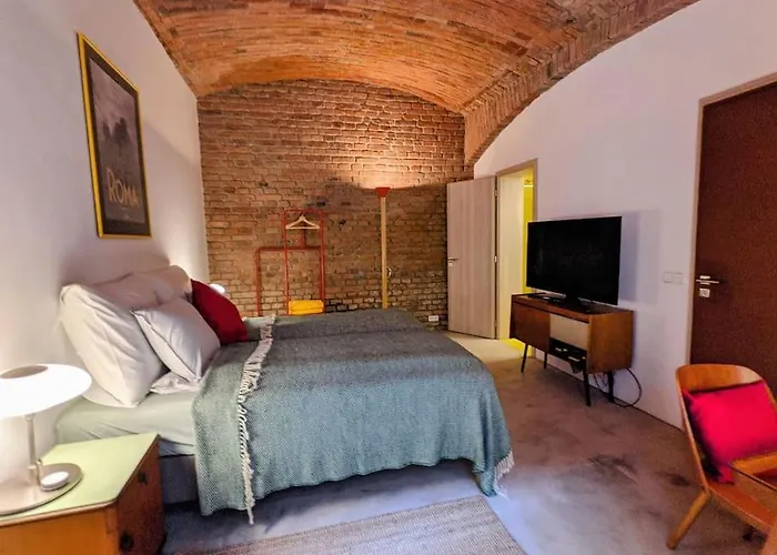 Romantic And Atypical In Prague's Montmartre Lejlighed